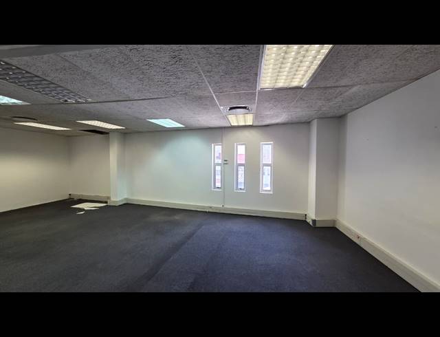 472M² WAREHOUSE TO LET IN ROUTE 21 BUSINESS PARK